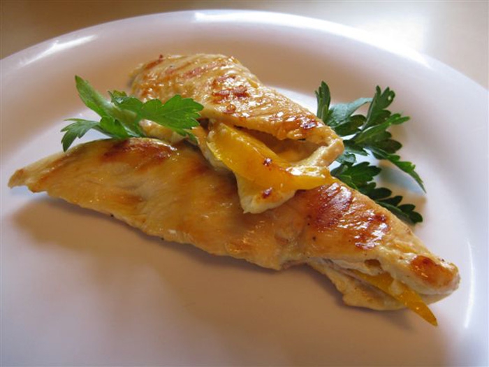 конвертики из куриной грудки. куриная грудка в конверте. конвертики из лаваша с курицей. конверт из курицы. конвертики из куриного филе.